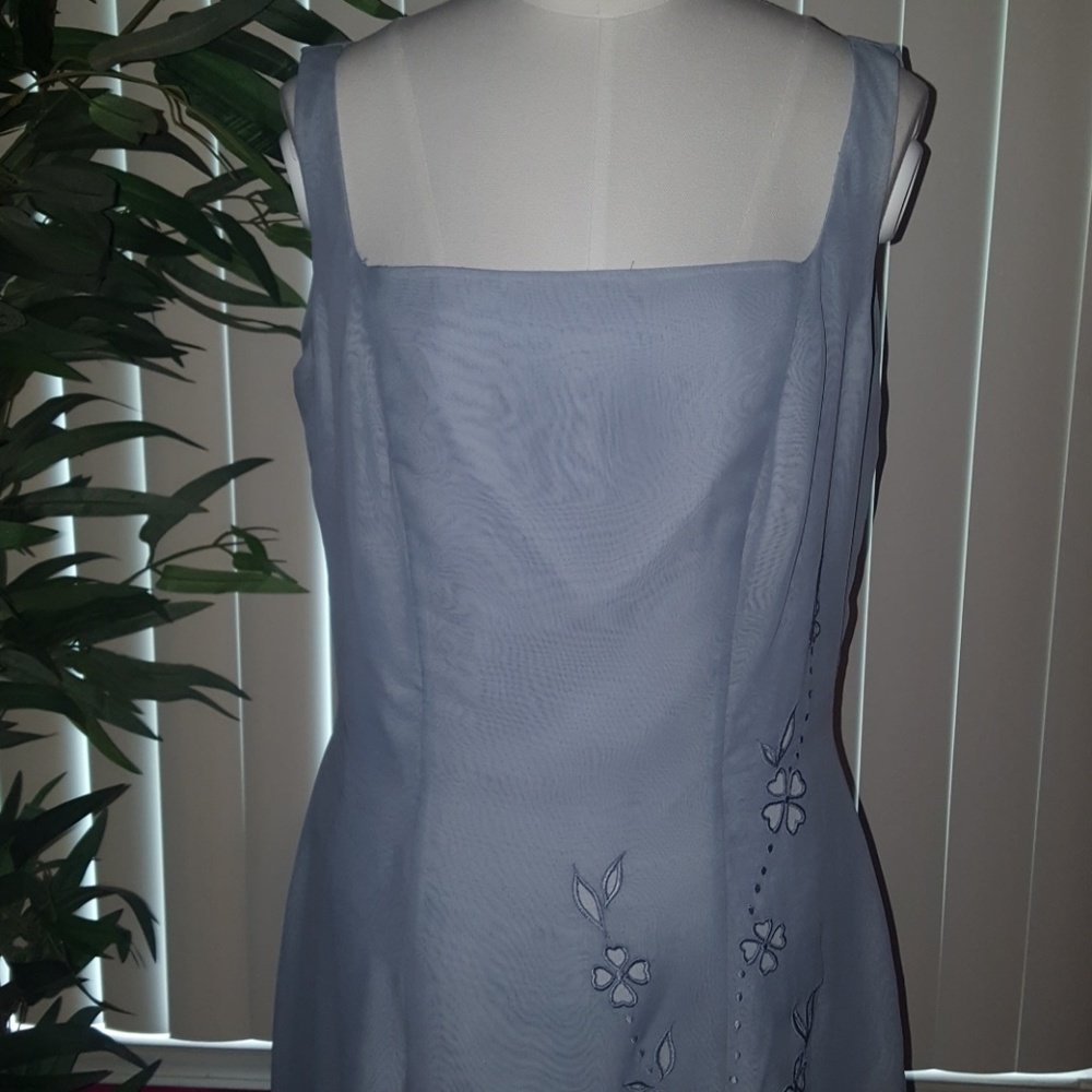 Dress - Picture 7 of 8